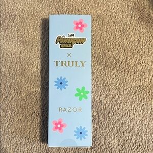 TRULY Powerpuff Girls Light Blue Razor Pack with Pink, Blue & Green Flowers